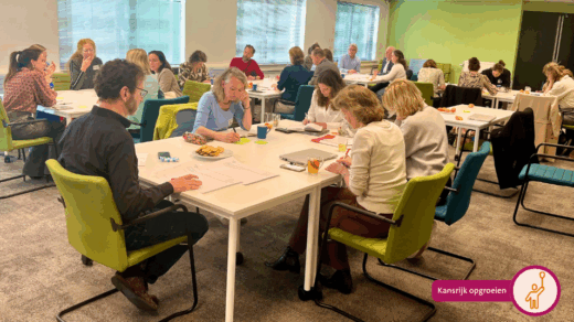 Coalitiepartners in gesprek over normaliseren in de praktijk tijdens de halfjaarlijkse bijeenkomst, 14 april 2025.